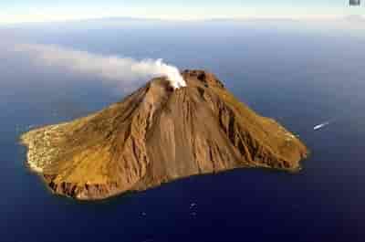 Vulkan Stromboli: Beschreibung, Aktivitäten und Dienstleistungen – Aeolian Tourist Guide