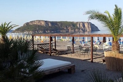 Il Lido Darsena: Stabilimento Balneare a Praia a Mare con Servizi e Attività Sportive